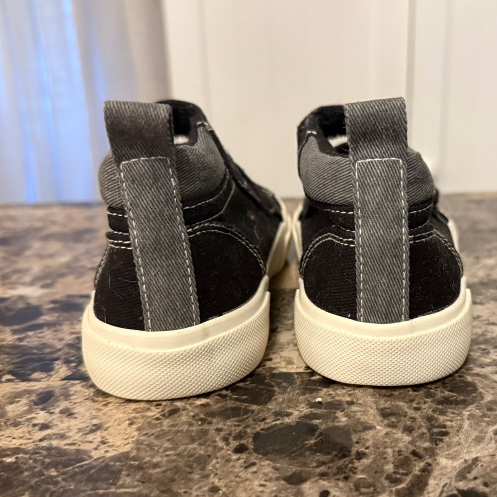 Old Navy Black and Gray Kids toddler Sneakers high top - Picture 4 of 7